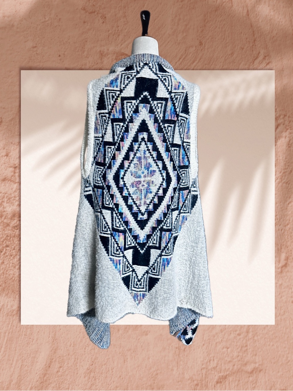 Entro ~ Women’s Large ~ Gray W/ Multi-Colors Aztec Design ~ Duster Vest ~ New